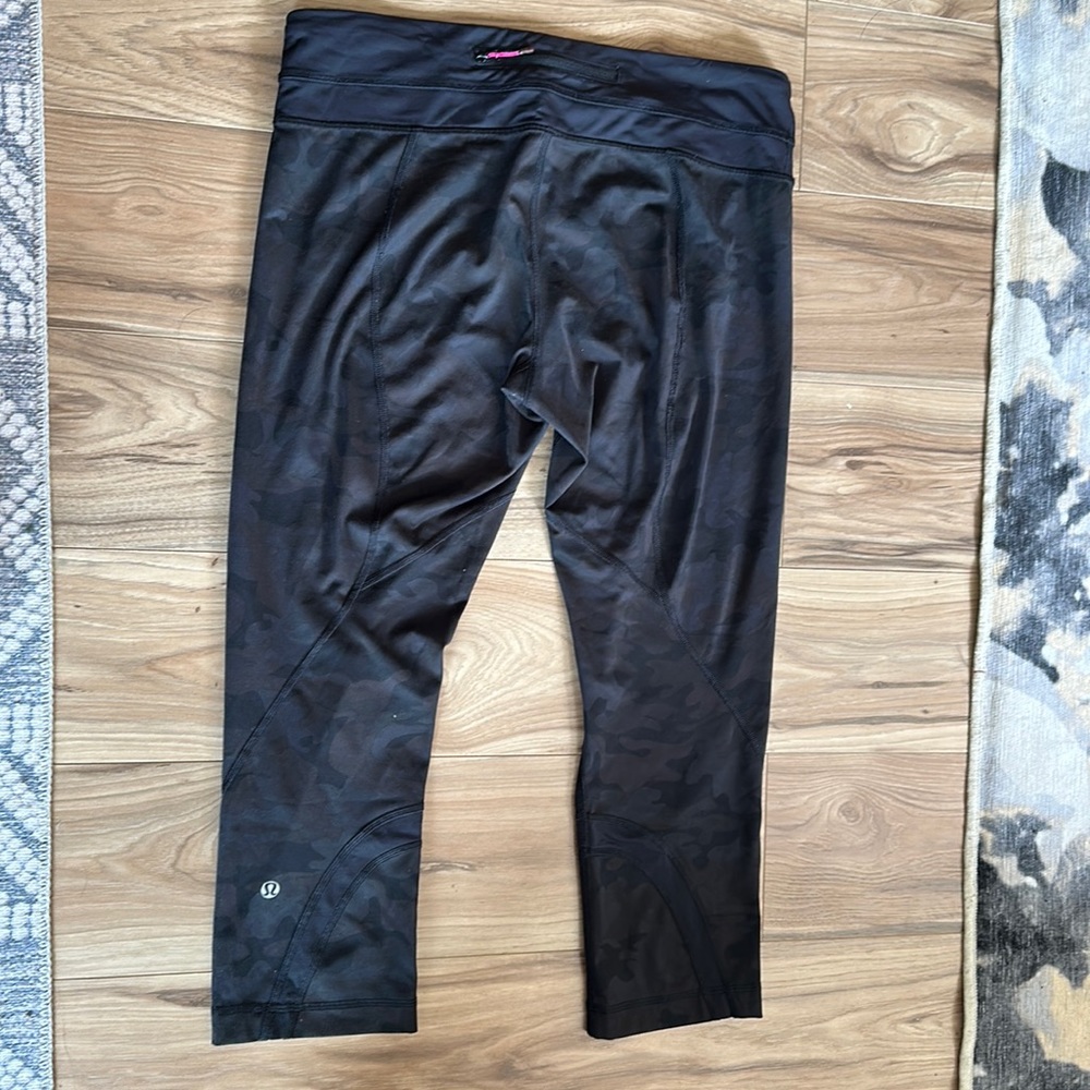 Lululemon Camo capri vintage size 10